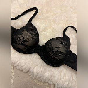 Victoria’s Secret bra. 34c.